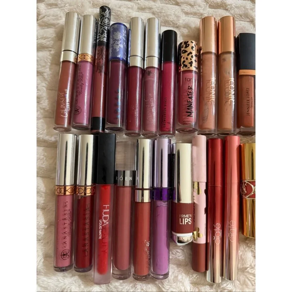 BUNDLE OF 47 lip products